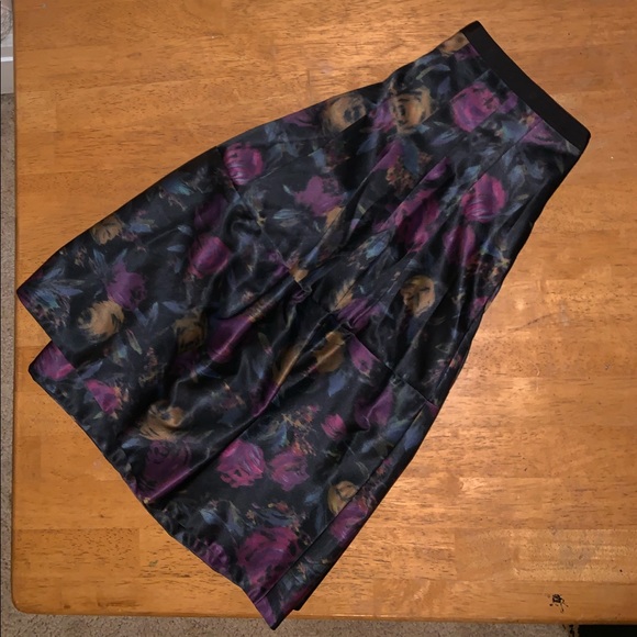 Limited Floral Pleated Skirt with Pockets - Picture 5 of 5
